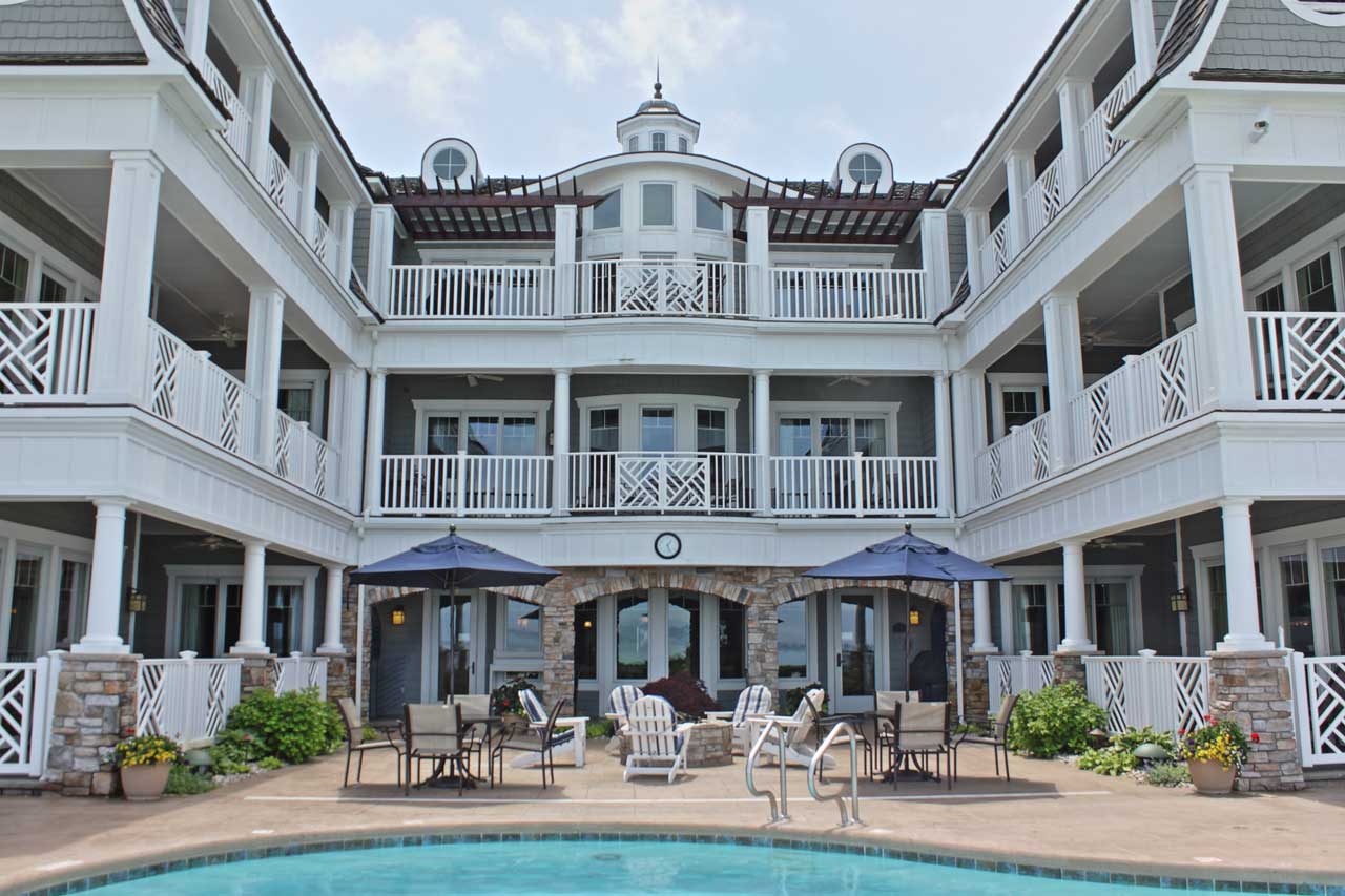 LeBear Resort - pool area