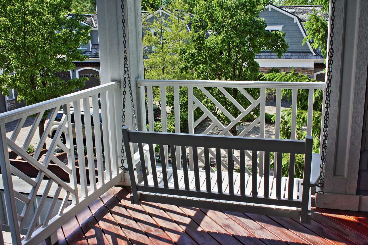 LeBear Resort - porch swing