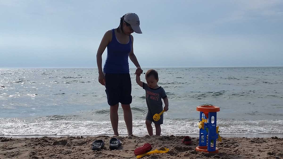 Playing on the beach at Sturgeon Bay (Photo: Jeremy Hammond)