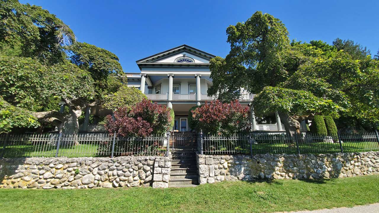 Mackinac Island blufftop homes