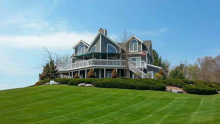 Four Bedroom Vacation Rental Near Downtown Harbor Springs