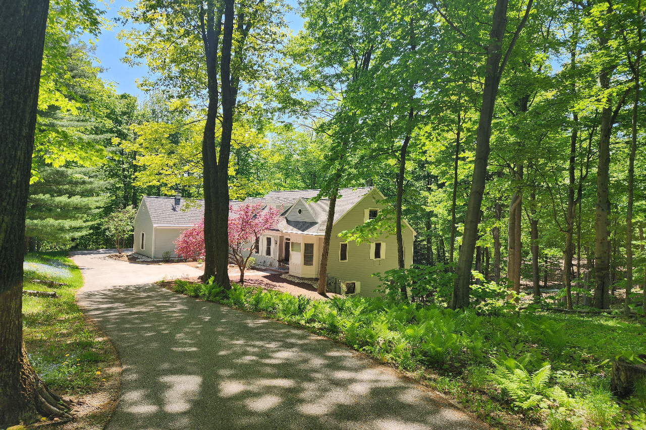 Bluffs Edge at Birchwood Luxurious FourBedroom Vacation Rental Home