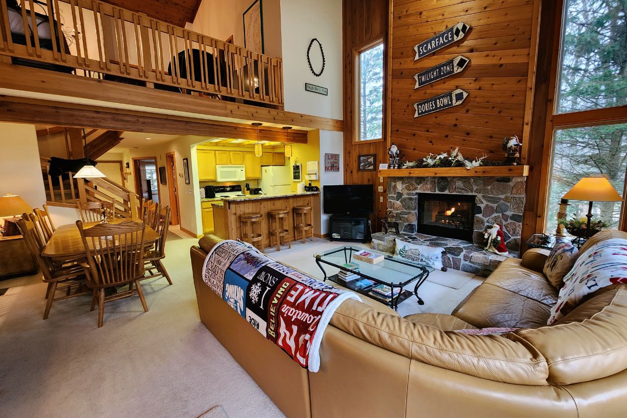 Southridge 21 Familysized Condo near Harbor Springs Holiday